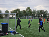 Laatste training S.K.N.W.K. JO11-1JM (partijtje tegen de ouders) van maandag 27 mei 2024 (53/137)